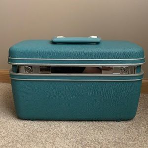 Vintage Turquoise Samsonite Silhouette Train Case